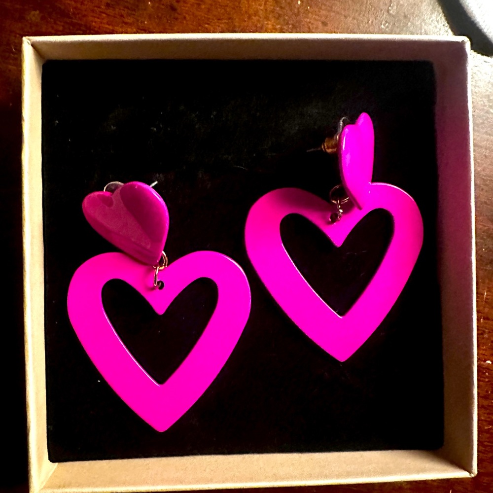 Heart dangle earrings Pink Valentines New in package